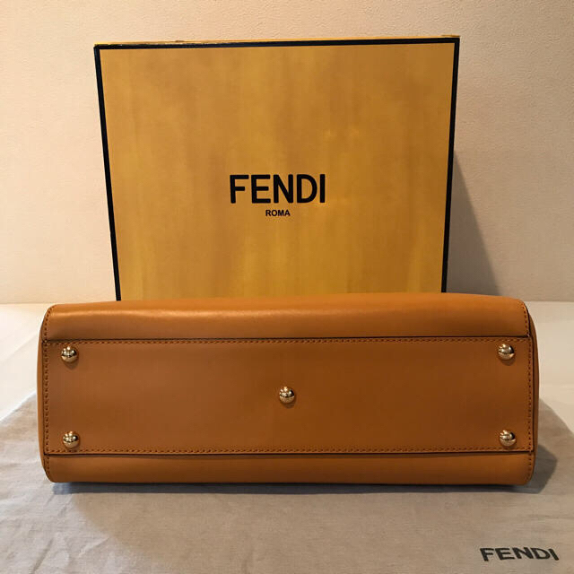 FENDI(フェンディ)の FENDI ピーカブー 8BN226 オレンジ×ゴールド金具 レディースのバッグ(ハンドバッグ)の商品写真