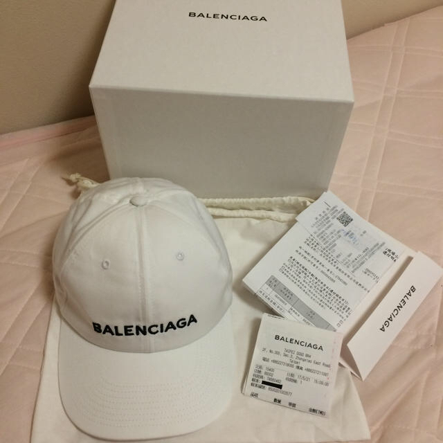 Balenciaga(バレンシアガ)のバレンシアガ正規品☆白キャップ レディースの帽子(キャップ)の商品写真