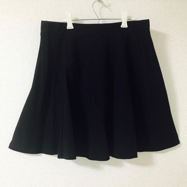 H&M(エイチアンドエム)の【送料無料】黒フレアスカート【H&M】 レディースのスカート(ミニスカート)の商品写真
