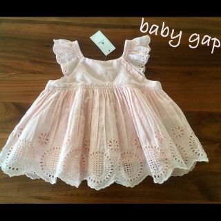 ベビーギャップ(babyGAP)の新品baby gap 花柄刺繍トップス♡(シャツ/カットソー)