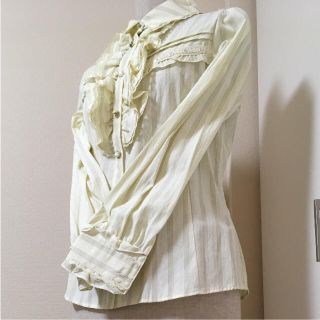 アクシーズファム(axes femme)の☆新品 axesの薄い檸檬色のブラウス☆(Tシャツ(長袖/七分))