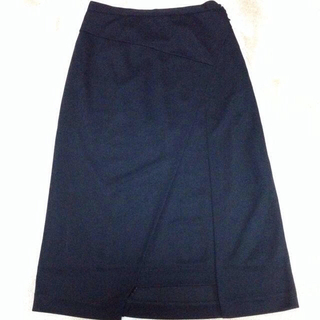 インディヴィ(INDIVI)の夏物処分セール！個性的な黒スカート(ひざ丈スカート)