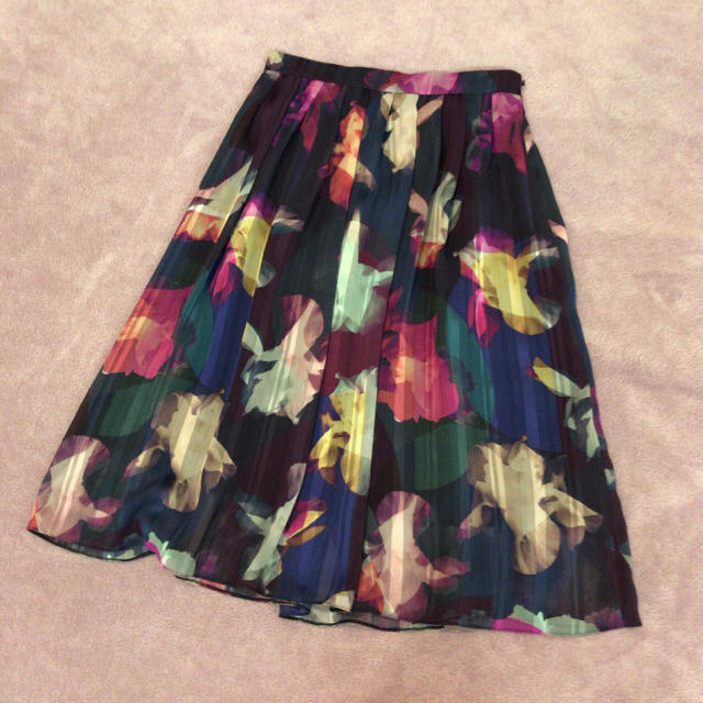 Paul Smith(ポールスミス)の伊勢丹購入 Paul Smith BLACK  ミモレ丈スカート レディースのスカート(ひざ丈スカート)の商品写真