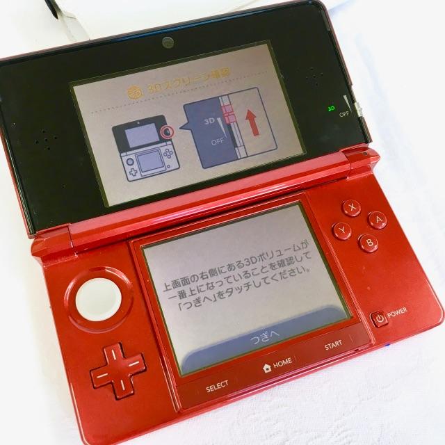 任天堂(ニンテンドウ)の3DS 本体 レッド 美品 任天堂ケースつき エンタメ/ホビーのゲームソフト/ゲーム機本体(携帯用ゲーム機本体)の商品写真