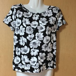 黒地にグレーの花柄★モノトーンのTシャツ(Tシャツ(半袖/袖なし))