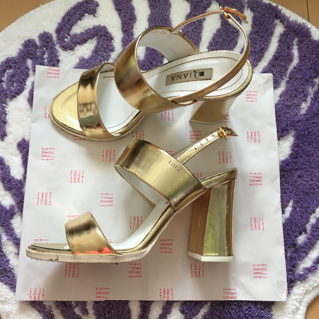 DIANA(ダイアナ)のダイアナ♡ゴールドサンダル レディースの靴/シューズ(サンダル)の商品写真