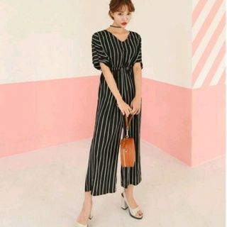 ザラ(ZARA)の売切値下げ！１点のみ！新品🖤バックリボンストライプオールインワン(オールインワン)