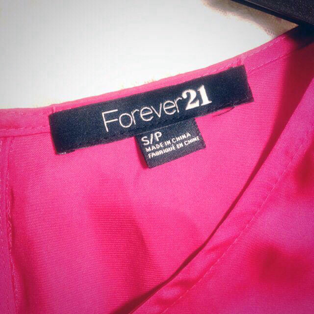 FOREVER 21(フォーエバートゥエンティーワン)のF21袖リボンカットソー レディースのトップス(カットソー(半袖/袖なし))の商品写真