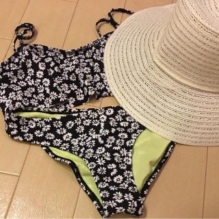 フォーエバートゥエンティーワン(FOREVER 21)のお花柄ビキニ♡白帽子付き(水着)