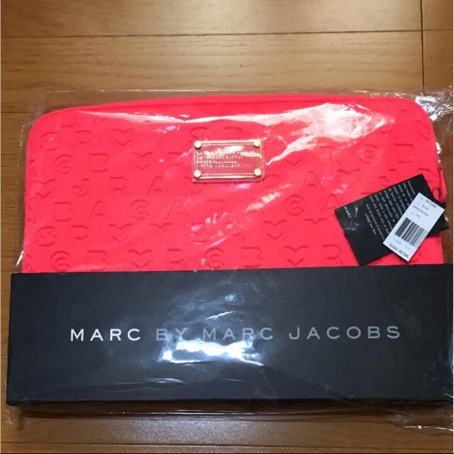 MARC BY MARC JACOBS(マークバイマークジェイコブス)のMARC BY MARC JACOBS ☆マークジェイコブス☆PCケース 新品☆ レディースのバッグ(クラッチバッグ)の商品写真