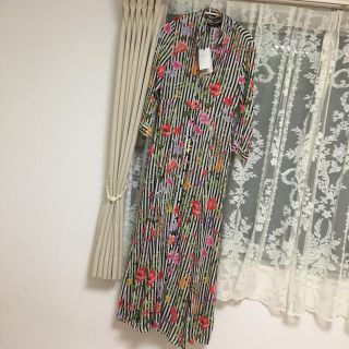 ザラ(ZARA)のZARA☆新品未使用花柄ロングスカートワンピース☆人気商品(ロングワンピース/マキシワンピース)