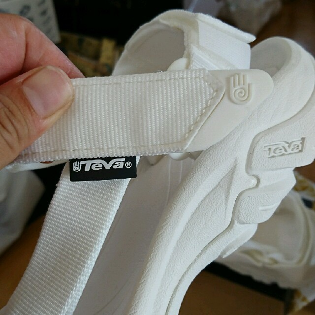 Teva(テバ)のスペシャルセールTevaホワイトサンダル25センチ レディースの靴/シューズ(サンダル)の商品写真