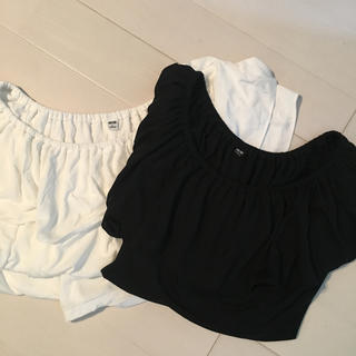 ユニクロ(UNIQLO)のユニクロ ２ウェイラッフルオフショルダーT 白＆黒２枚セット(Tシャツ(半袖/袖なし))