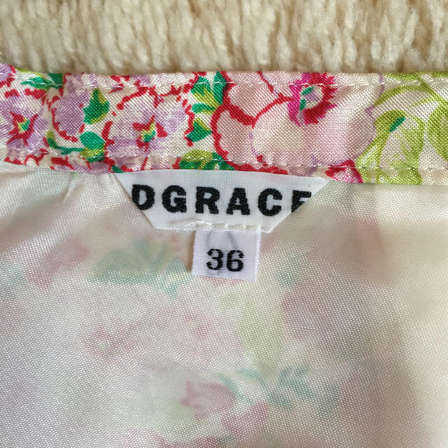 DGRACE(ディグレース)の花柄 Aラインスカート （美品）お値下げしました！ レディースのスカート(ひざ丈スカート)の商品写真