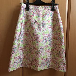 ディグレース(DGRACE)の花柄 Aラインスカート （美品）お値下げしました！(ひざ丈スカート)