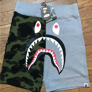 アベイシングエイプ(A BATHING APE)のA Bathing Ape  CAMO SHARK SWEAT SHORTS M(ショートパンツ)