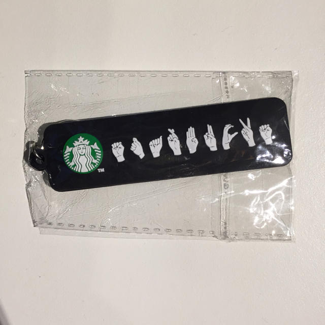 Starbucks Coffee(スターバックスコーヒー)の【新品】スターバックス 指文字 手話 ラバーキーホルダー エンタメ/ホビーのコレクション(ノベルティグッズ)の商品写真