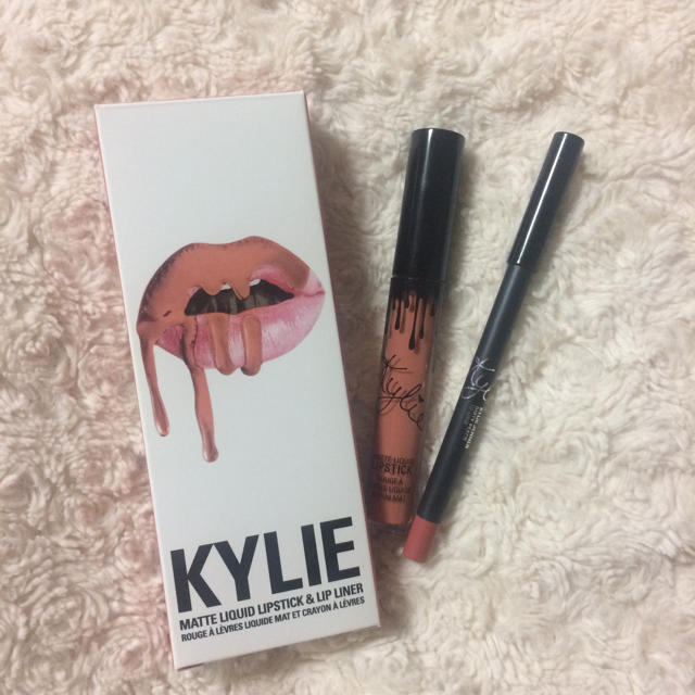 Kylie Cosmetics(カイリーコスメティックス)の【MATTELIQUIDRIPSTICK&LIPLINER】DIRTYPEACH コスメ/美容のベースメイク/化粧品(口紅)の商品写真