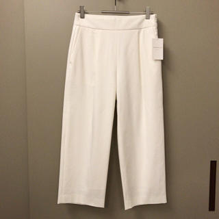 トゥモローランド(TOMORROWLAND)の新品タグ付き♡ トゥモローランド 白パンツ 34 ♡(カジュアルパンツ)