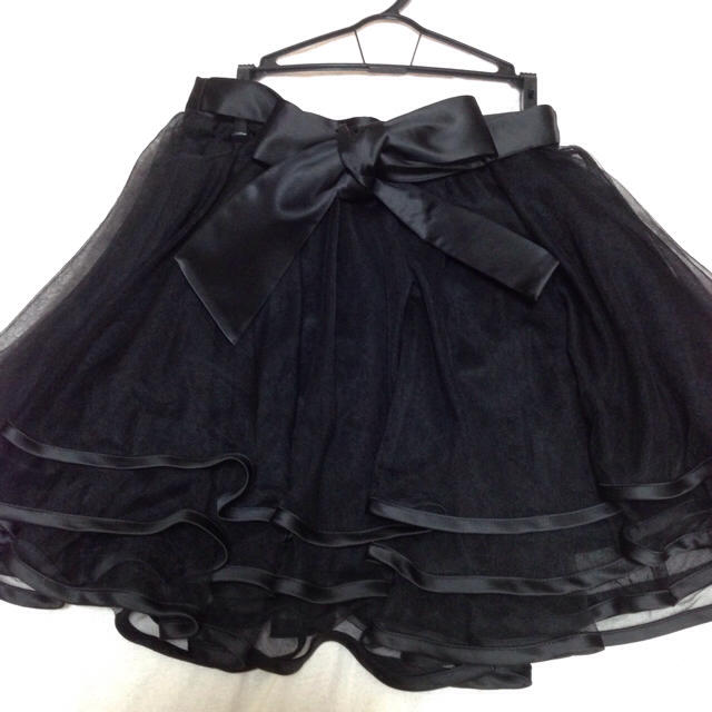 EmiriaWiz(エミリアウィズ)の ブラック バックリボン  レディースのスカート(ミニスカート)の商品写真