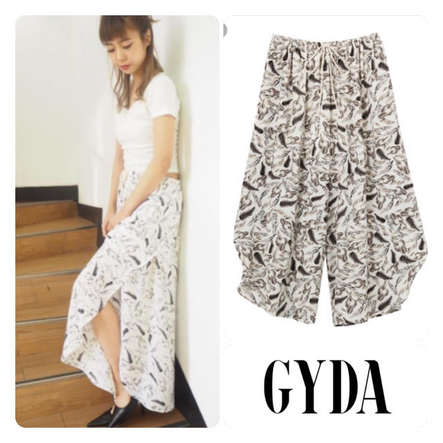 GYDA(ジェイダ)のGYDA  フェザーパターン スリット パンツ レディースのパンツ(カジュアルパンツ)の商品写真