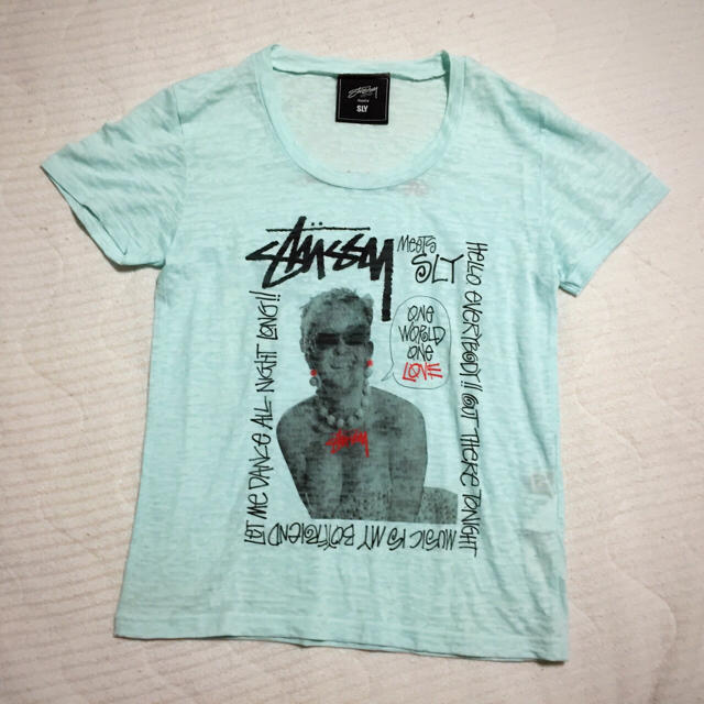 STUSSY(ステューシー)のステューシーとスライのコラボTシャツ レディースのトップス(Tシャツ(半袖/袖なし))の商品写真