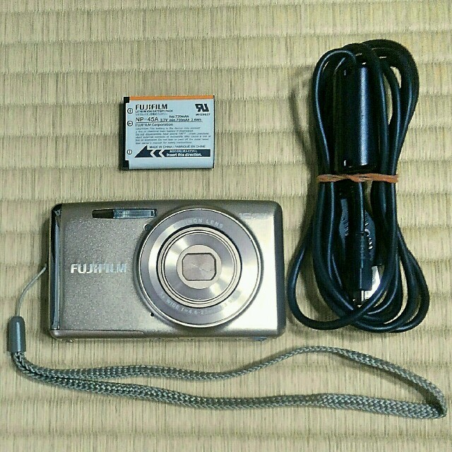 富士フイルム(フジフイルム)の最終値下げ❗FinePix JX700（ゴールド）⚠難あり❗ スマホ/家電/カメラのカメラ(コンパクトデジタルカメラ)の商品写真