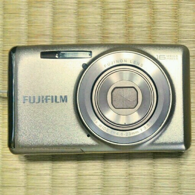 富士フイルム(フジフイルム)の最終値下げ❗FinePix JX700（ゴールド）⚠難あり❗ スマホ/家電/カメラのカメラ(コンパクトデジタルカメラ)の商品写真