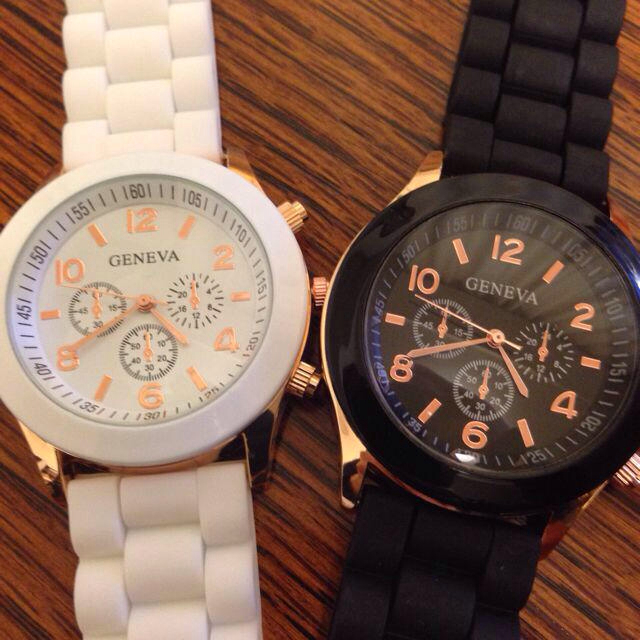 新品カラー時計【ホワイト＆ブラック】 レディースのファッション小物(腕時計)の商品写真