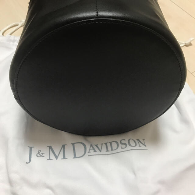 J&M DAVIDSON(ジェイアンドエムデヴィッドソン)の新品  DAISY WITH STUDS ブラック レディースのバッグ(ハンドバッグ)の商品写真