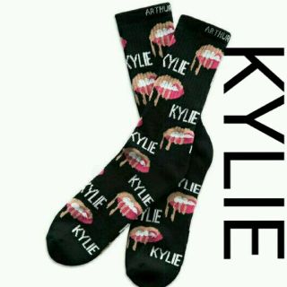 カイリーコスメティックス(Kylie Cosmetics)のKylie jenner 正規品　ソックス　靴下　リップ　カイリージェンナー(ソックス)