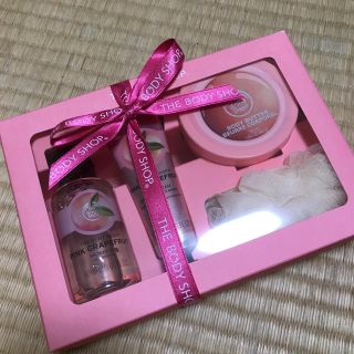 ザボディショップ(THE BODY SHOP)のボディーショップ★新品未開封★ピンクグレープフルーツフレッシュギフト(ボディクリーム)