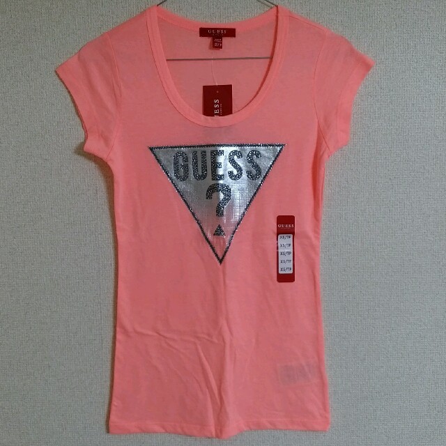 GUESS(ゲス)のGUESS　ゲス　ラインストーンロゴ入り　Ｔシャツ　ショートスリーブ　ＸＳサイズ レディースのトップス(Tシャツ(半袖/袖なし))の商品写真