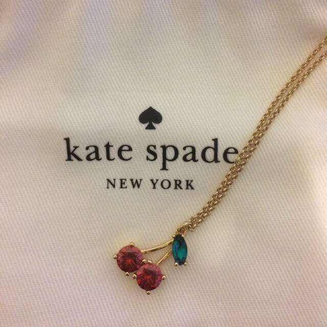 kate spade new york(ケイトスペードニューヨーク)のりかさま専用 kate spade♠️ミニチェリーのペンダント デイジーキーホブ レディースのアクセサリー(ネックレス)の商品写真