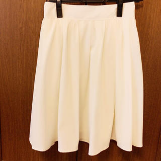 ナチュラルビューティーベーシック(NATURAL BEAUTY BASIC)のnatural beauty basic 白スカート(ひざ丈スカート)