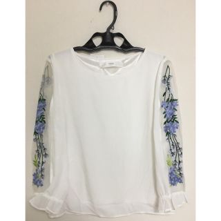 トッコ(tocco)のtocco     シースルーフラワー刺繍ブラウス    ホワイト(シャツ/ブラウス(長袖/七分))