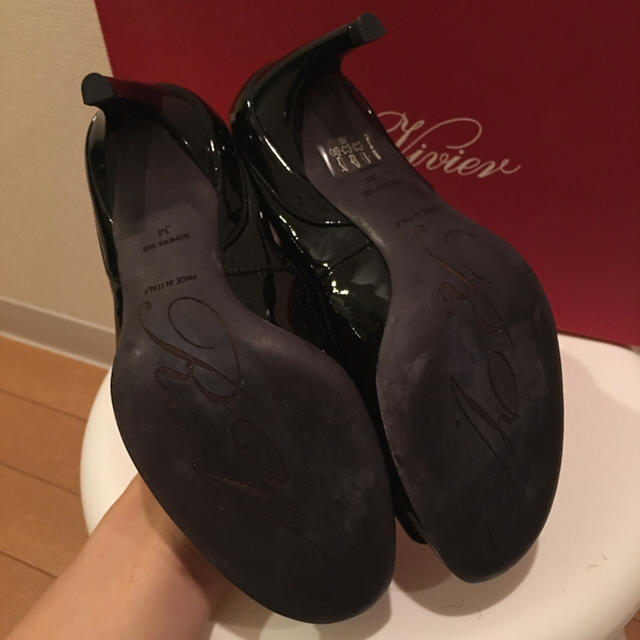 ROGER VIVIER(ロジェヴィヴィエ)の★かりこ様専用★【極美品】RogerVivierロジェヴィヴィエ パンプス#34 レディースの靴/シューズ(ハイヒール/パンプス)の商品写真