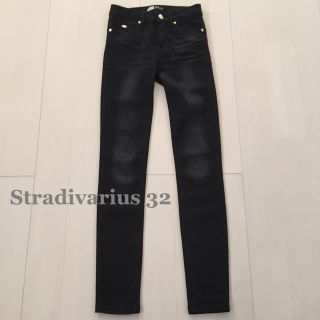 ザラ(ZARA)の超美品！ストラディバリウス ブラックスキニーデニム 32(スキニーパンツ)