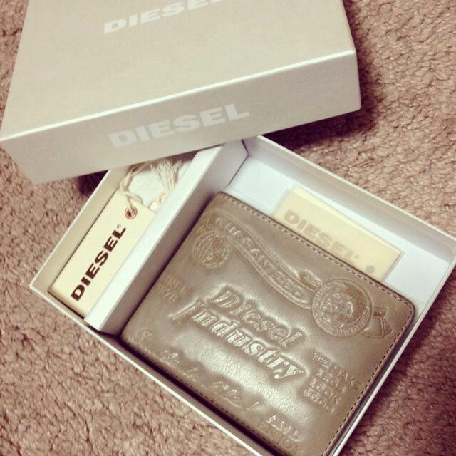 DIESEL(ディーゼル)のDIESEL二つ折り財布❤︎新品 レディースのファッション小物(財布)の商品写真