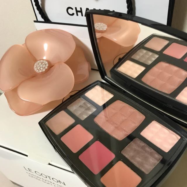 CHANEL(シャネル)の新品✨シャネル  高級フェイスパウダー💞 コスメ/美容のベースメイク/化粧品(フェイスパウダー)の商品写真