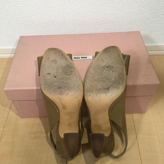 miumiu(ミュウミュウ)のmiumiu バックストラップパンプス レディースの靴/シューズ(ハイヒール/パンプス)の商品写真