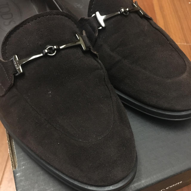 TOD'S(トッズ)の美品 スエードローファー こげ茶 レディースの靴/シューズ(ローファー/革靴)の商品写真