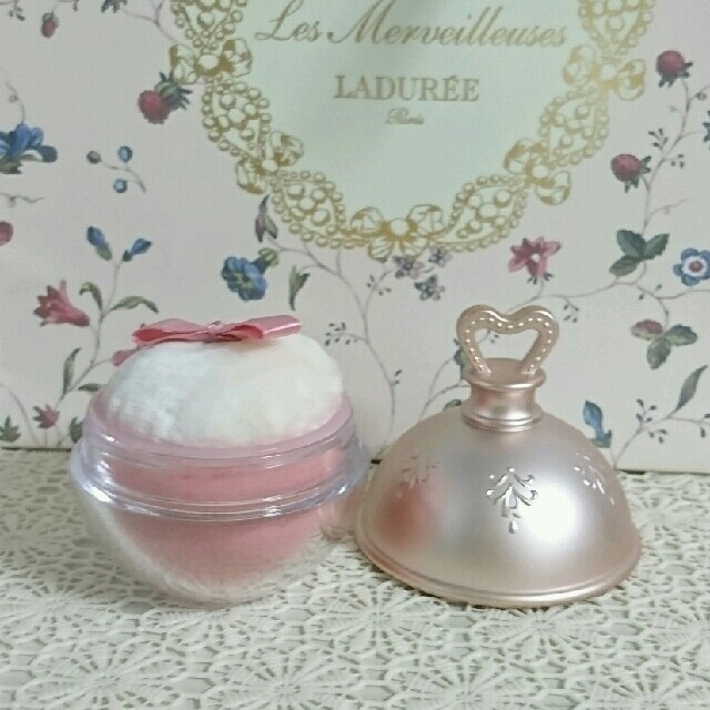 LADUREE(ラデュレ)の《タイムセール中!!!》レ・メルヴェイユーズ ラデュレ パウダーチーク  ０５ コスメ/美容のベースメイク/化粧品(チーク)の商品写真