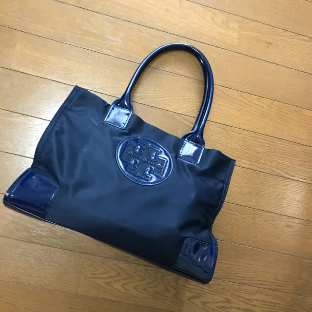 Tory Burch(トリーバーチ)の【SALE♡】トリーバーチ ナイロントートバッグ  紺色 レディースのバッグ(トートバッグ)の商品写真