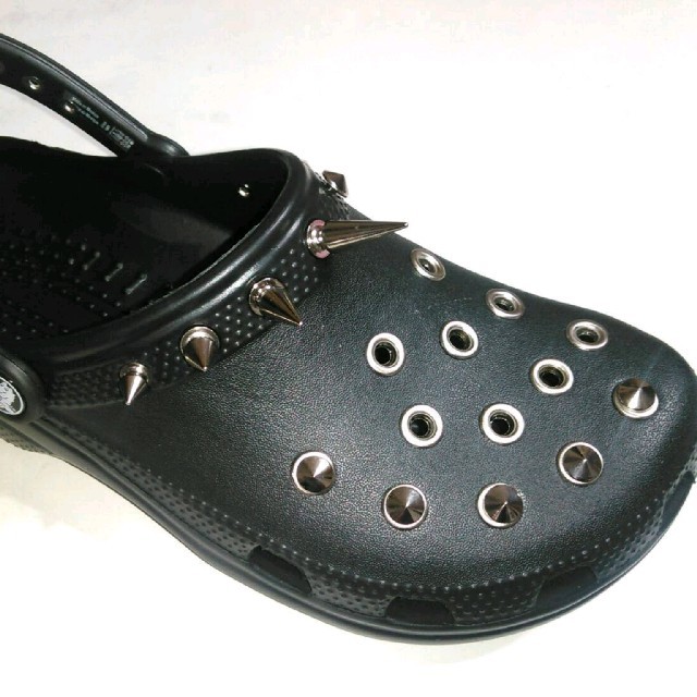 crocs(クロックス)のシルバー同時購入専用　アップグレード　Spiky customⅠクロックス レディースの靴/シューズ(サンダル)の商品写真