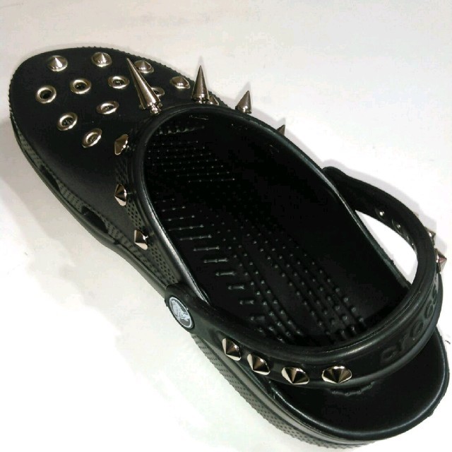 crocs(クロックス)のシルバー同時購入専用　アップグレード　Spiky customⅠクロックス レディースの靴/シューズ(サンダル)の商品写真