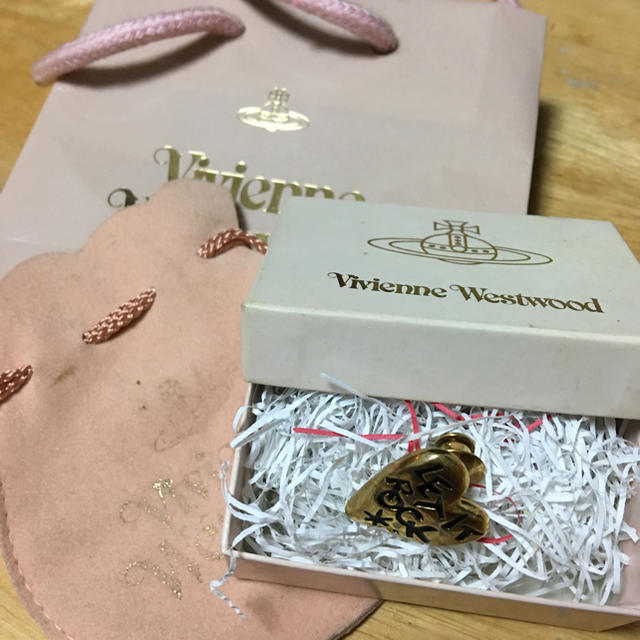 Vivienne Westwood(ヴィヴィアンウエストウッド)のヴィヴィアン ピンバッジ エンタメ/ホビーのアニメグッズ(バッジ/ピンバッジ)の商品写真