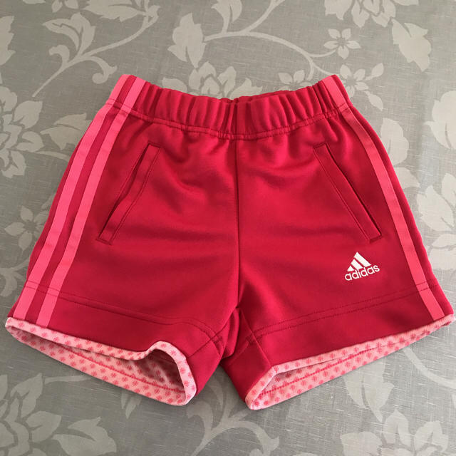 adidas(アディダス)のほんちょ様専用 美品 adidas ショートパンツ 120 キッズ/ベビー/マタニティのキッズ服女の子用(90cm~)(パンツ/スパッツ)の商品写真