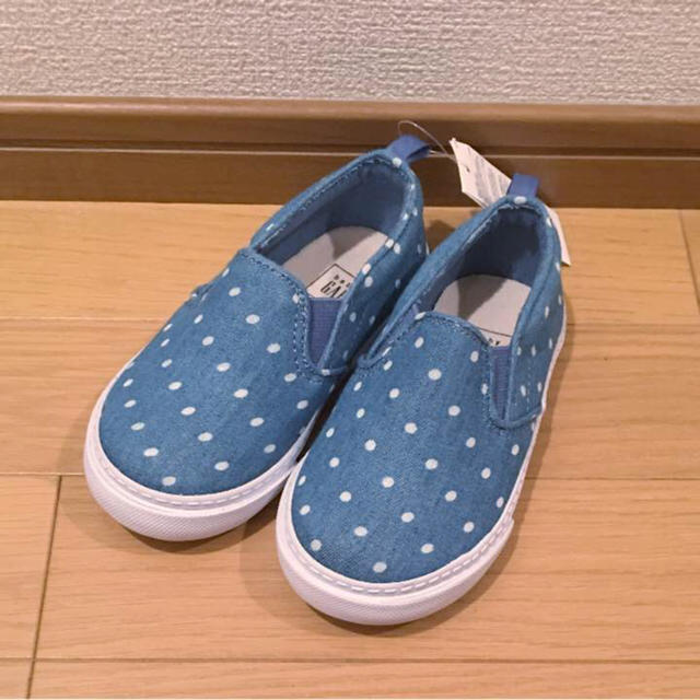 babyGAP(ベビーギャップ)の新品 baby gap ドットシャンブレー スリッポン スニーカー 15cm キッズ/ベビー/マタニティのキッズ靴/シューズ(15cm~)(スリッポン)の商品写真