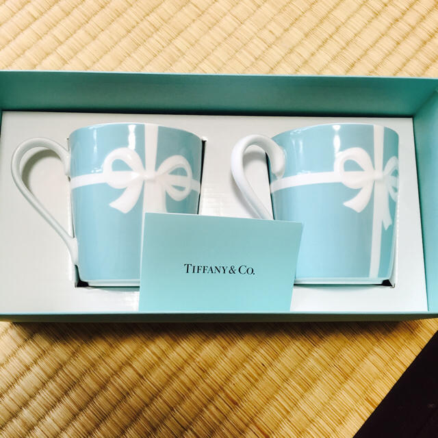 Tiffany & Co.(ティファニー)の【新品】ティファニー マグカップ2個セット インテリア/住まい/日用品のキッチン/食器(食器)の商品写真